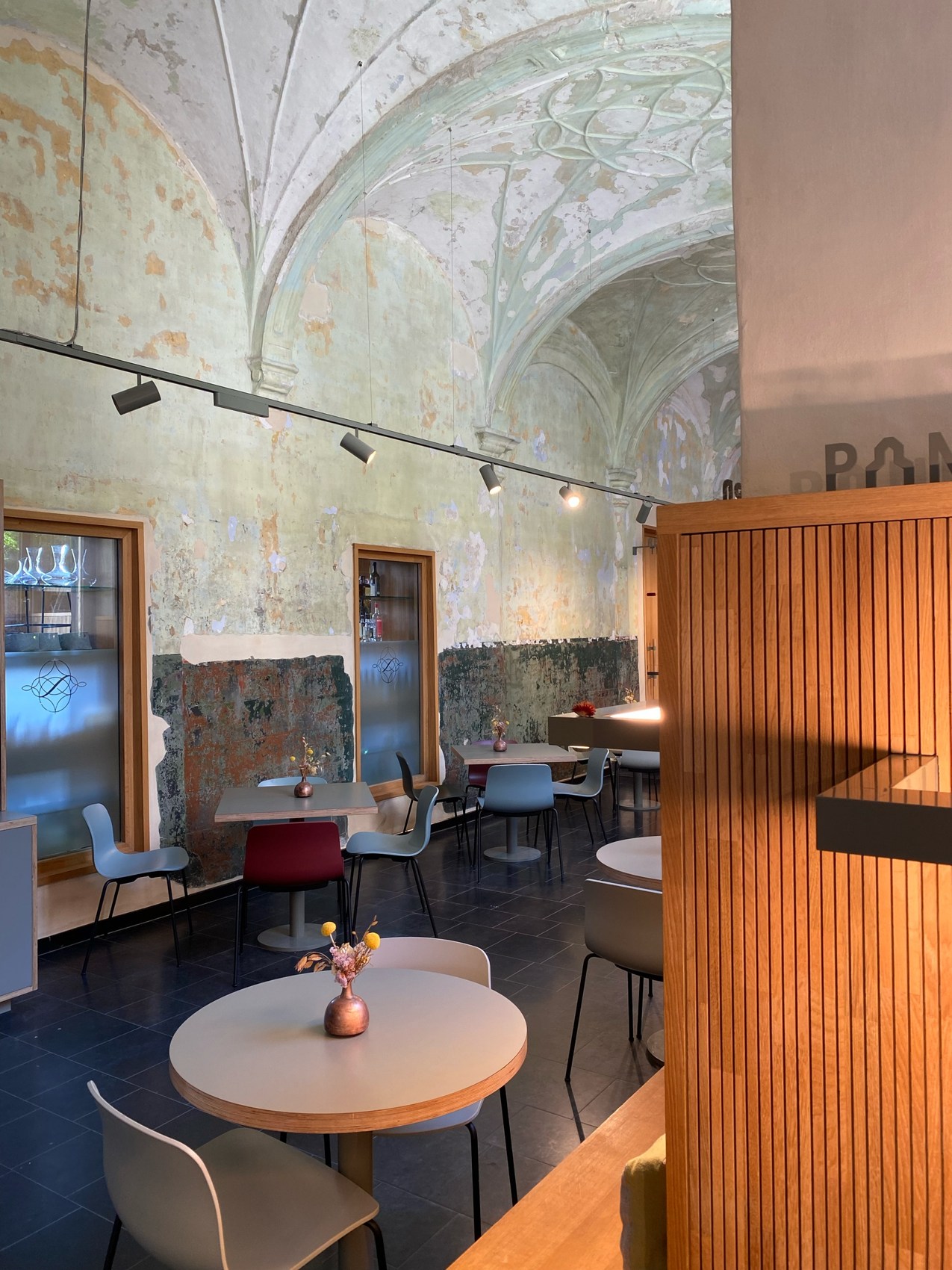 Bars & restaurants